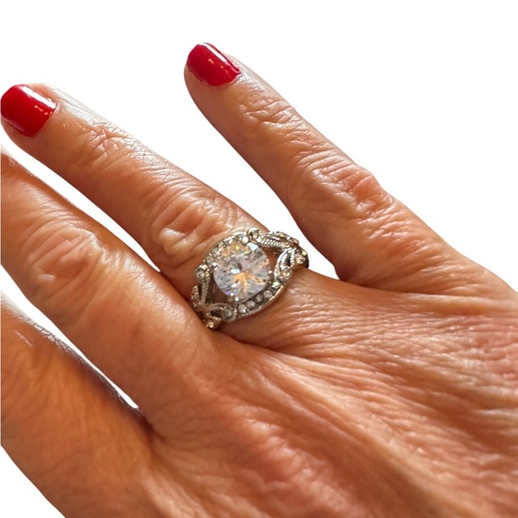 Elegant Silver Ring with Clear Diamond Gemstone - Picture 2 of 5